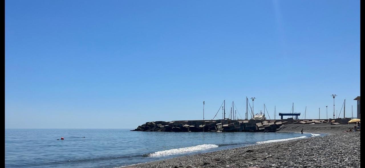 Apartamentos La Caleta Caleta de Vélez Eksteriør billede